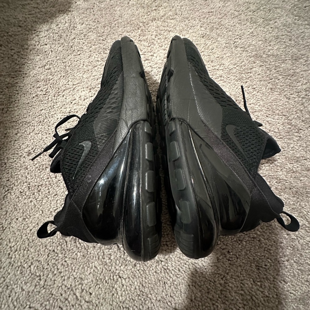 AIR MAX 270 triple blacks